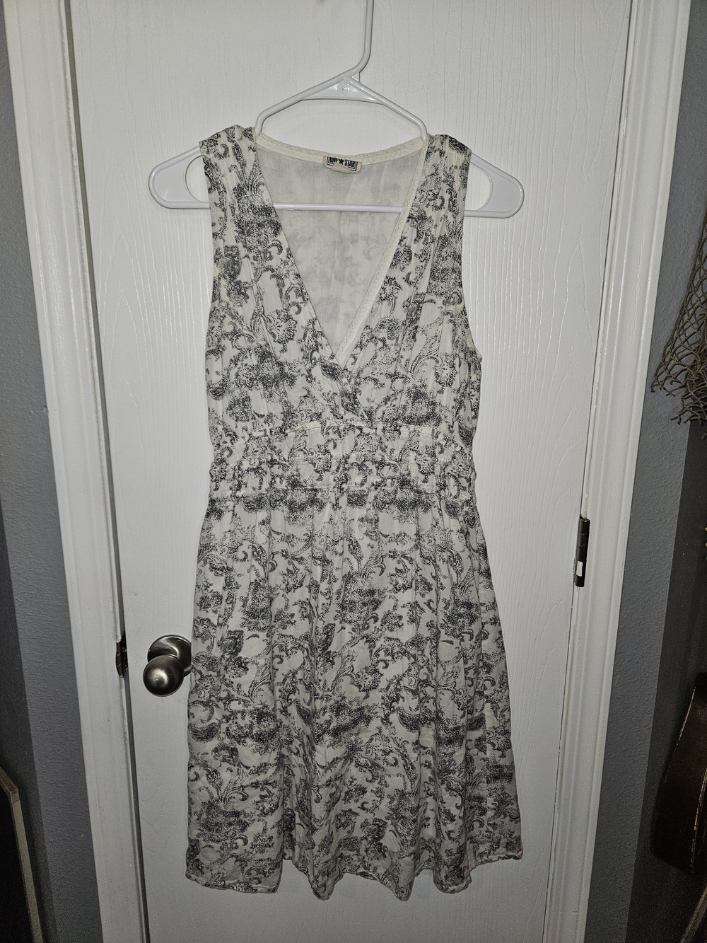 Sleeveless V-Neck Midi Dress in White and Black Floral